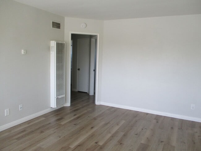 Building Photo - City Heights 1 Bdr 1 Ba 2nd floor Apartment