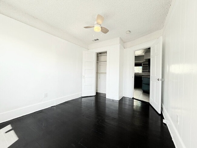 Building Photo - 1661 W 36th Pl
