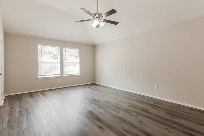 Building Photo - 1410 Post Oak Trail