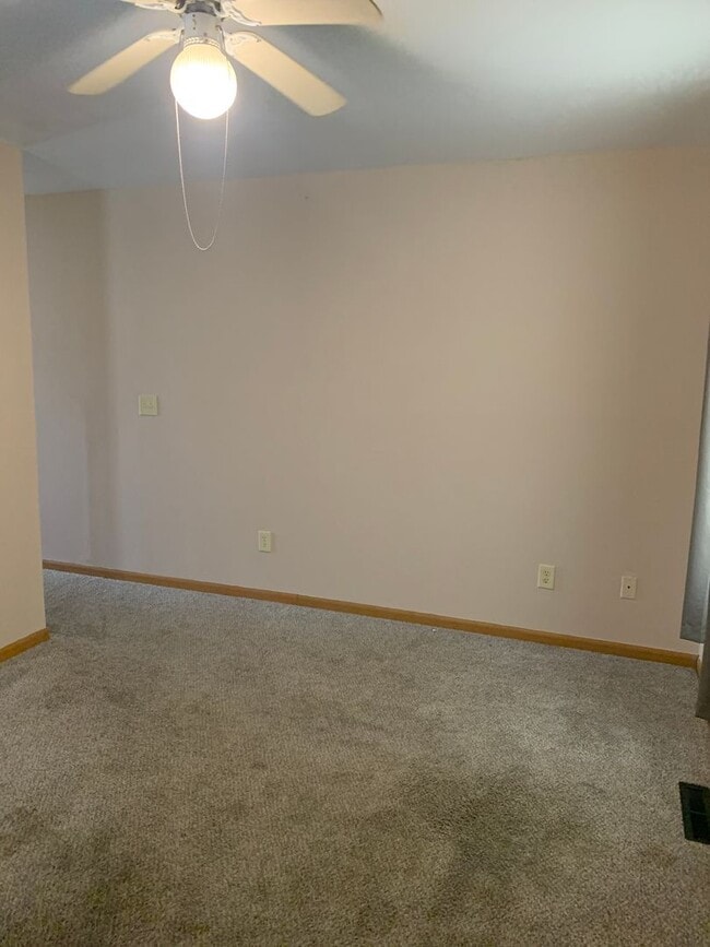 Building Photo - 3 bedroom, 2 bath house