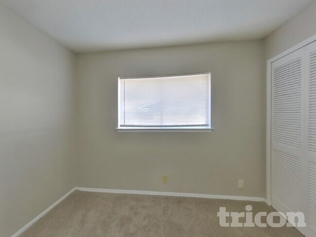 Building Photo - 15022 Old Creek St