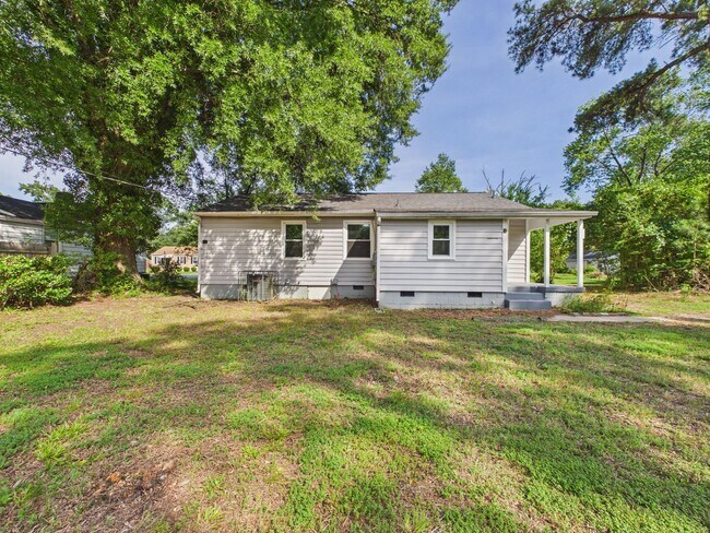 Building Photo - 1124 Hollister Ave