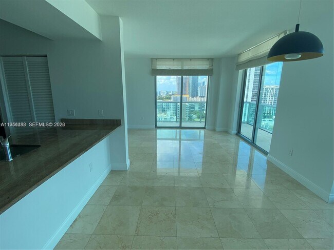 Building Photo - 333 NE 24th St