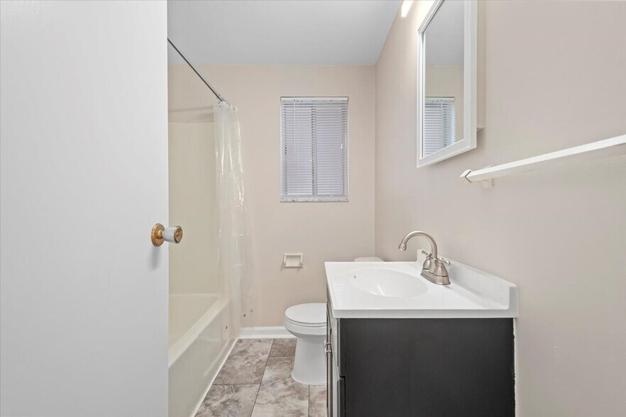 Building Photo - 3555 McClure Ave