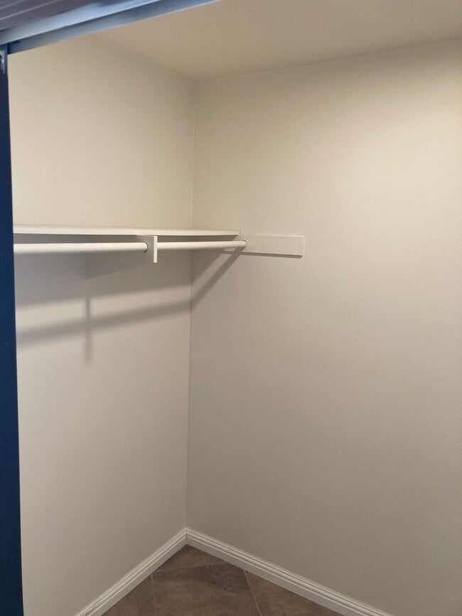 Building Photo - Spacious Tierresanta Condo with Garage!