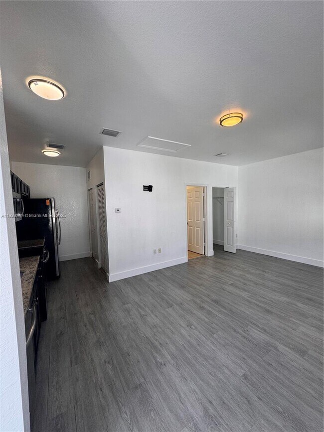 Building Photo - 16934 SW 92nd St Cir