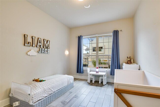 Building Photo - 949 Indian Hawthorne Dr