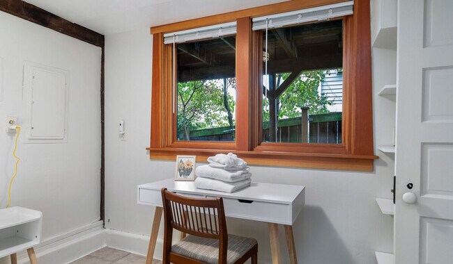 Building Photo - 173 Aloha St