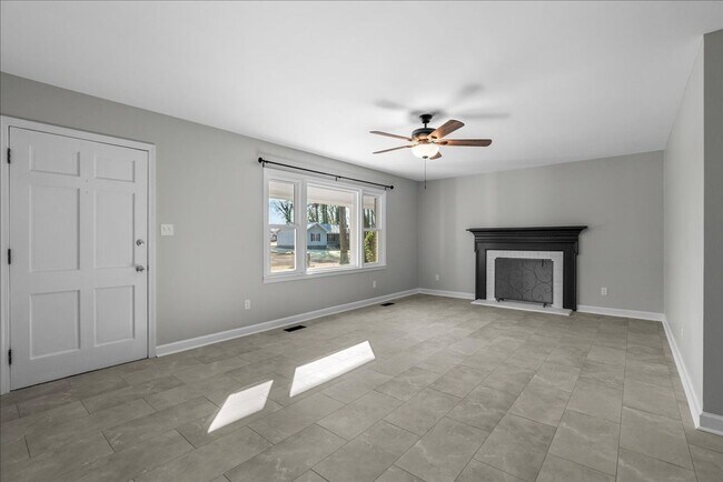 Building Photo - Lovely 3 Bedroom / 2 Bathroom Renovated Ranch Home for Rent