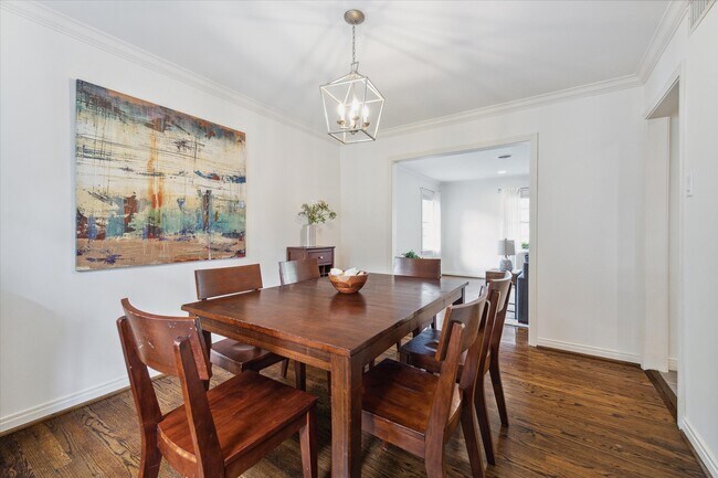 Building Photo - 3215 Castlewood St