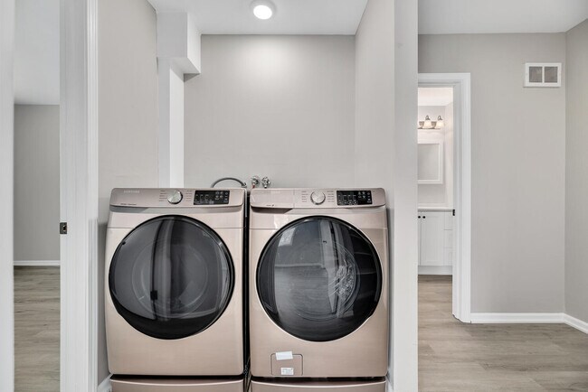 Building Photo - 721 Sunfish Pt