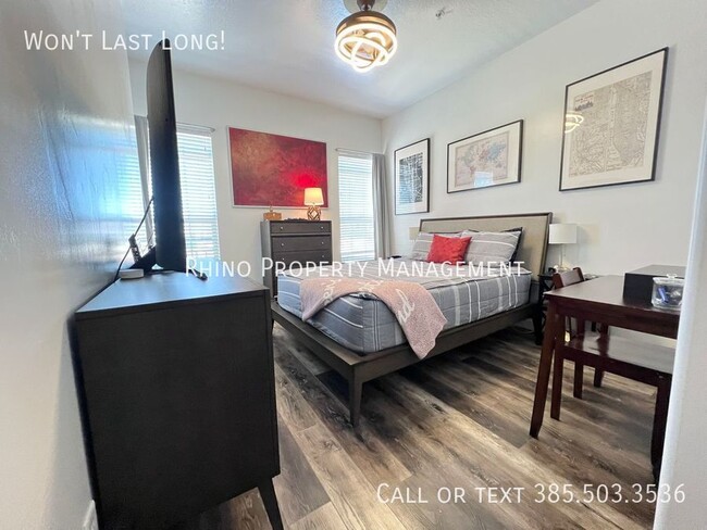 Building Photo - 2 Bedroom/2 Bathroom Top Floor Condo In Mu...