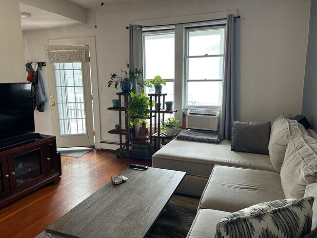 Building Photo - 54 Bromfield St