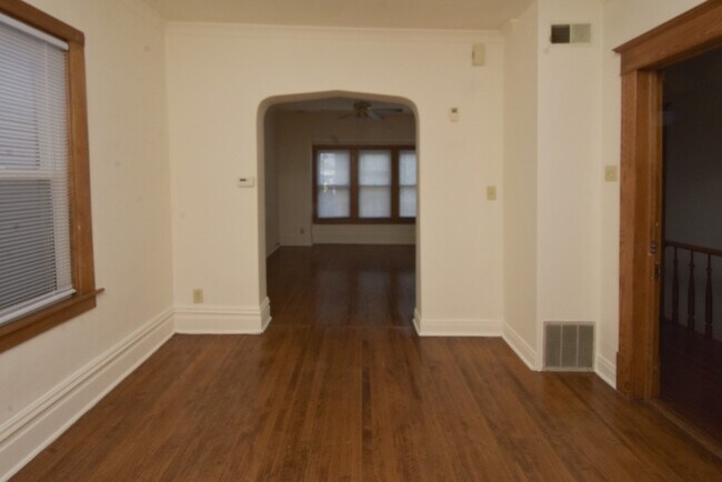 Building Photo - 1246 W Diversey Pkwy