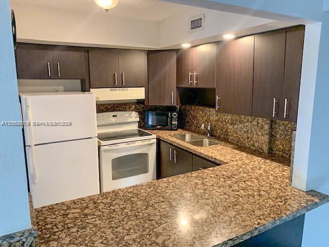 Building Photo - 2715 Tigertail Ave