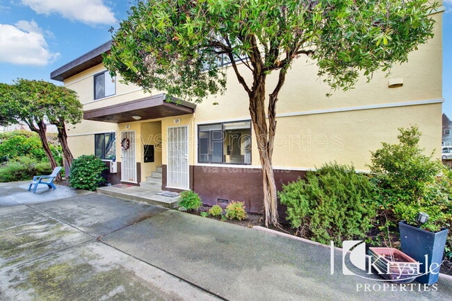 Building Photo - 129 W F St