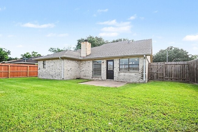 Building Photo - 1227 Mission Dr