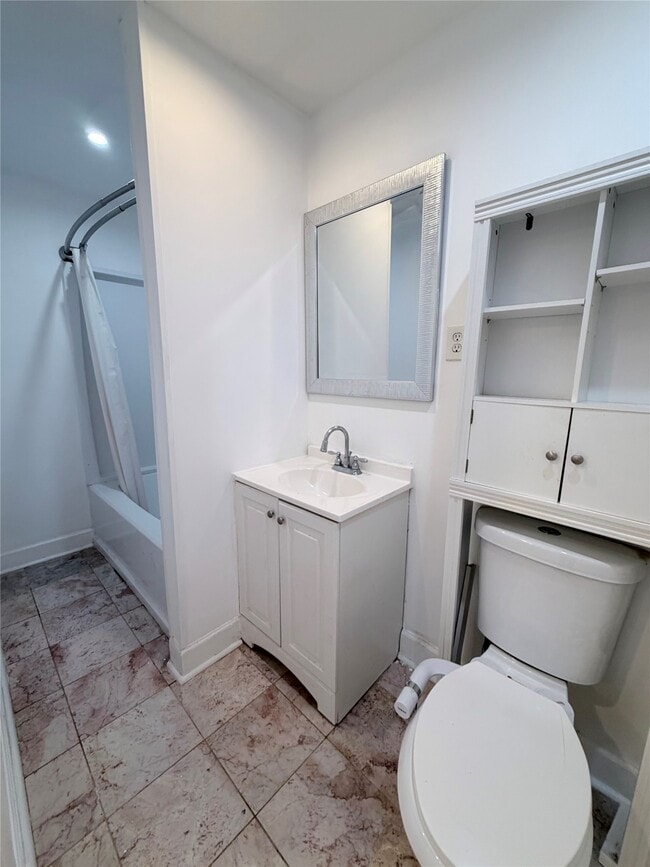 Building Photo - 618 Sulphur St