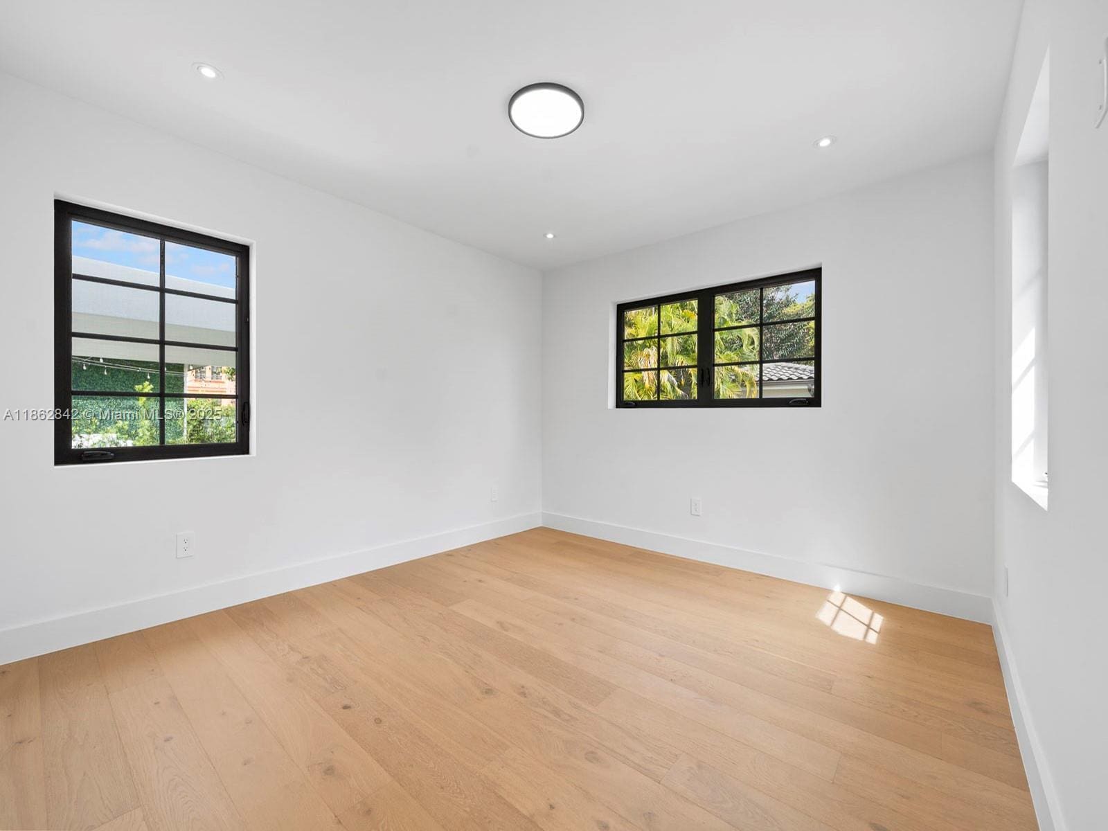 Building Photo - 39 Palermo Ave