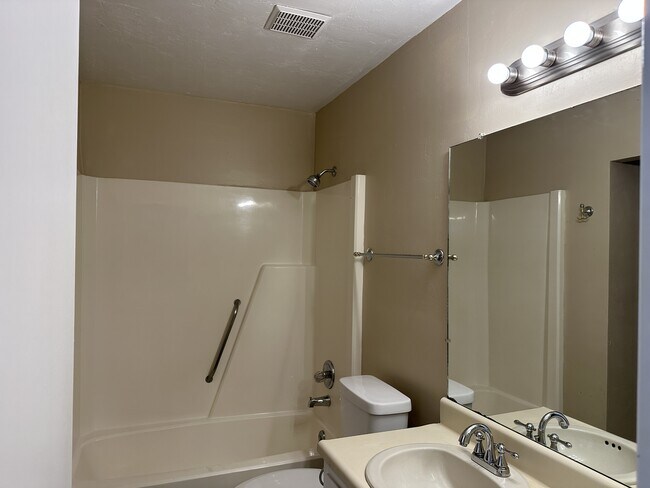 Building Photo - 2400 Talco Hills Dr