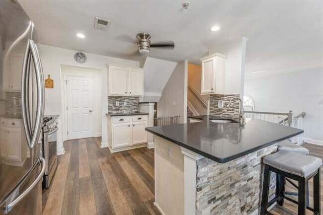 Building Photo - 209 Blue Heron Dr