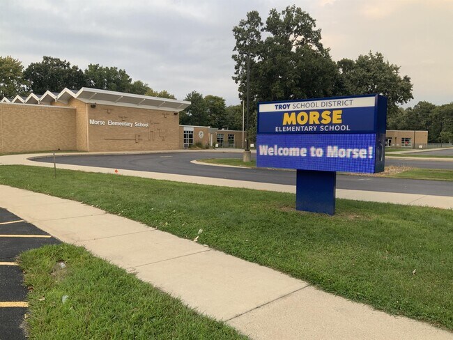 Building Photo - 829 Robinwood Dr