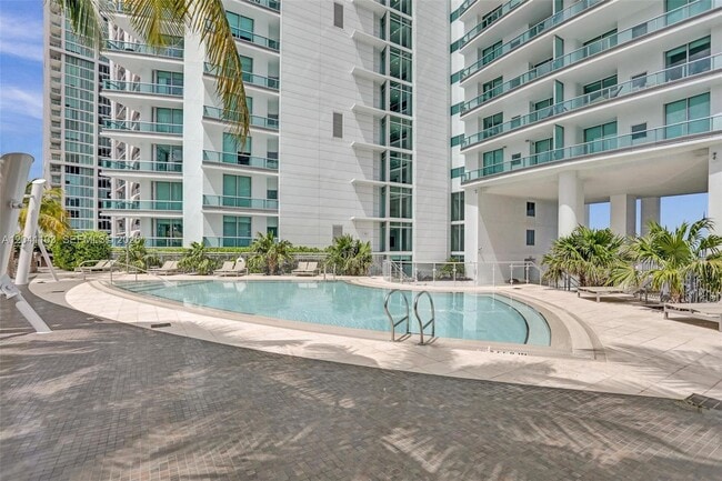Building Photo - 900 Biscayne Blvd