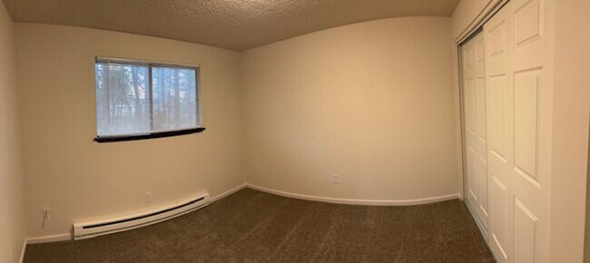 Building Photo - 1072