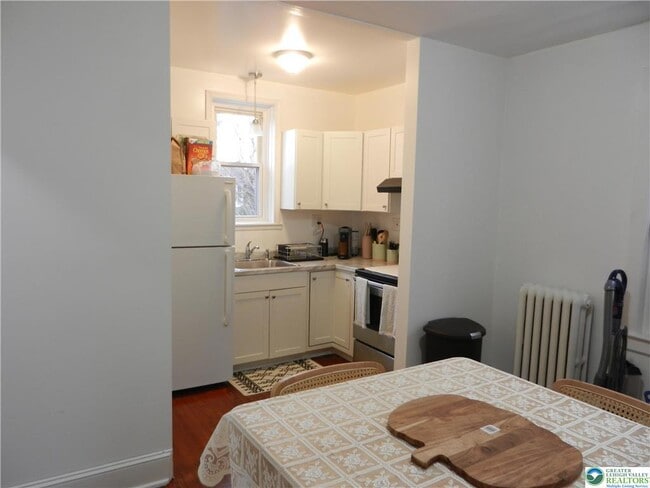 Building Photo - 1428 Center St