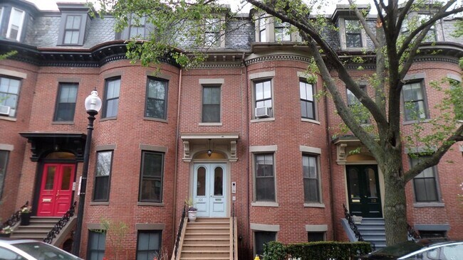 Primary Photo - 100 E Brookline St