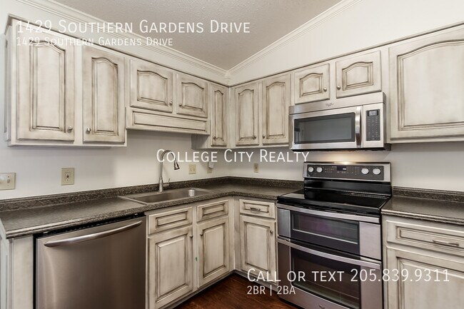 Building Photo - 1429 Southern Gardens Dr