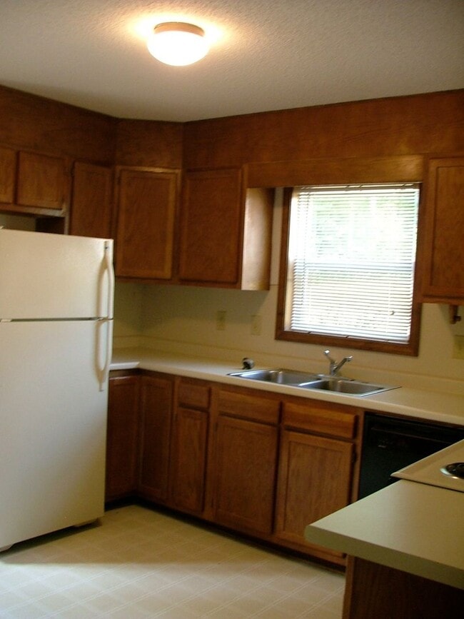 Building Photo - 118 Bogey Ln