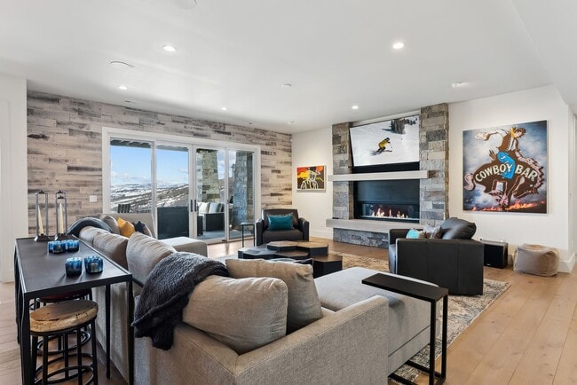 Building Photo - 3450 Ridgeway Dr