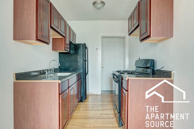 Primary Photo - 2111 Grove