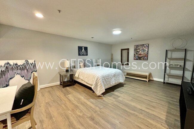 Building Photo - 3/3 DESTIN CONDO... Minutes from the beach!!