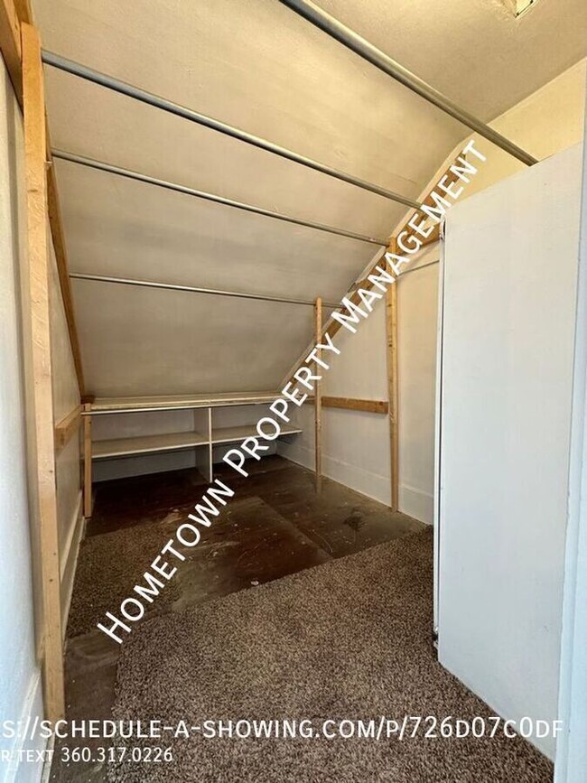 Building Photo - Updated 2 Bdr 1 bath Apt. Tacoma! Availabl...