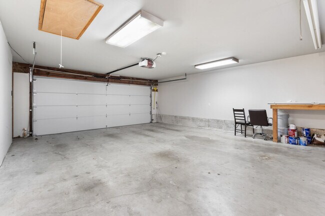 Building Photo - 16901 SE 25th St