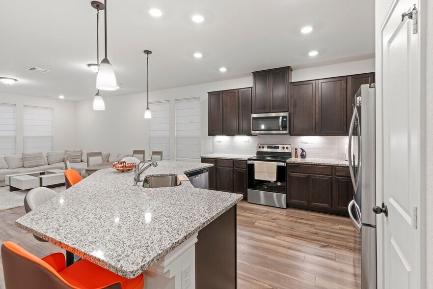 Building Photo - 5714 Agave Spine