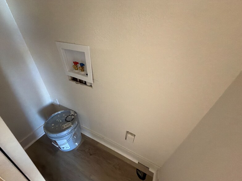 Building Photo - 8401 Peakview Dr