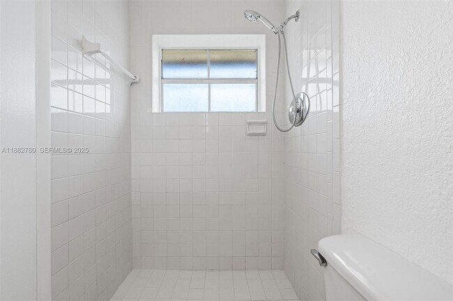 Building Photo - 8650 SW 67th Ave