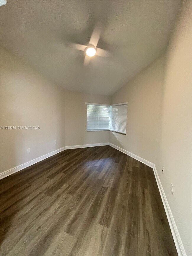 Building Photo - 2850 N Oakland Forest Dr