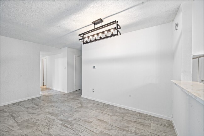 Building Photo - 11823 S Willow Cir