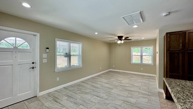 Building Photo - 1006 S Welcome Rd