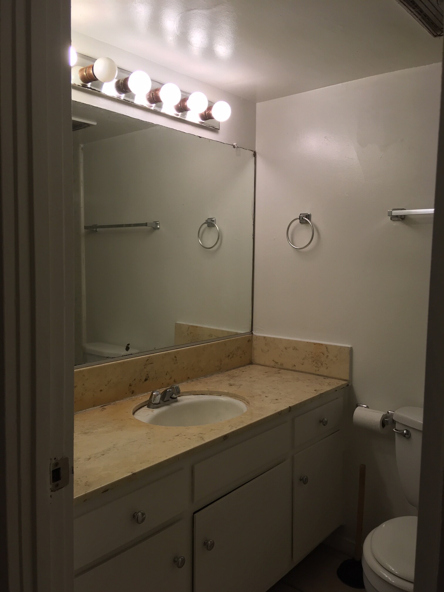 Building Photo - 12600 Fonthill Ave