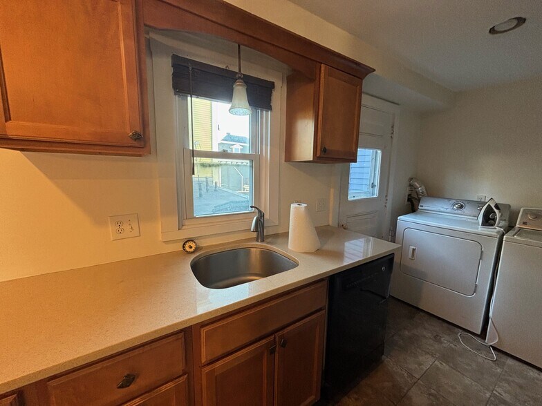 Building Photo - 229 Spring St