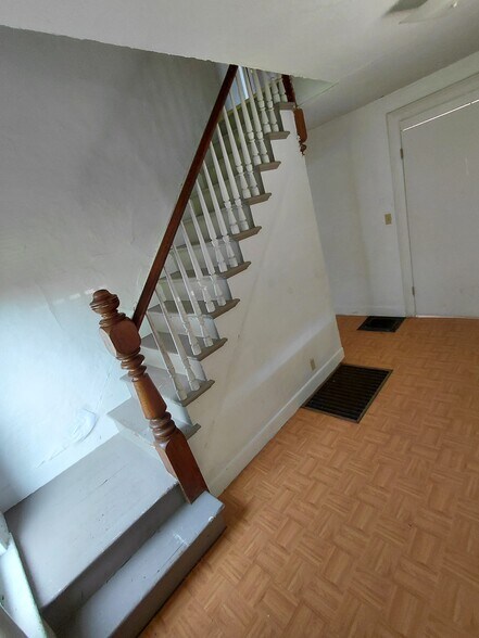 Building Photo - 16 Goethe St