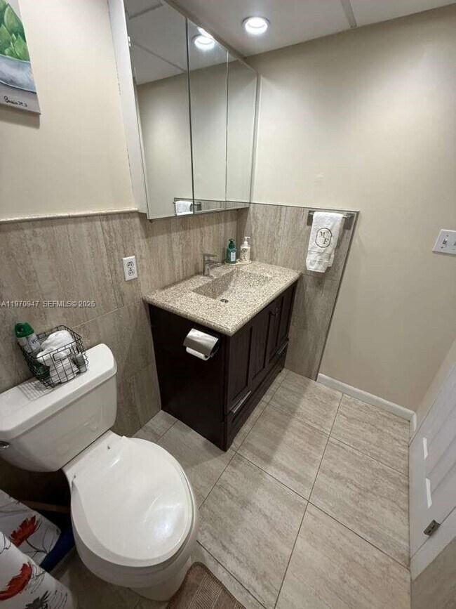 Building Photo - 6911 Environ Blvd