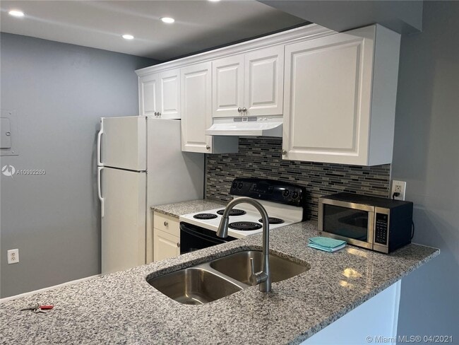 Building Photo - 16465 NE 22nd Ave