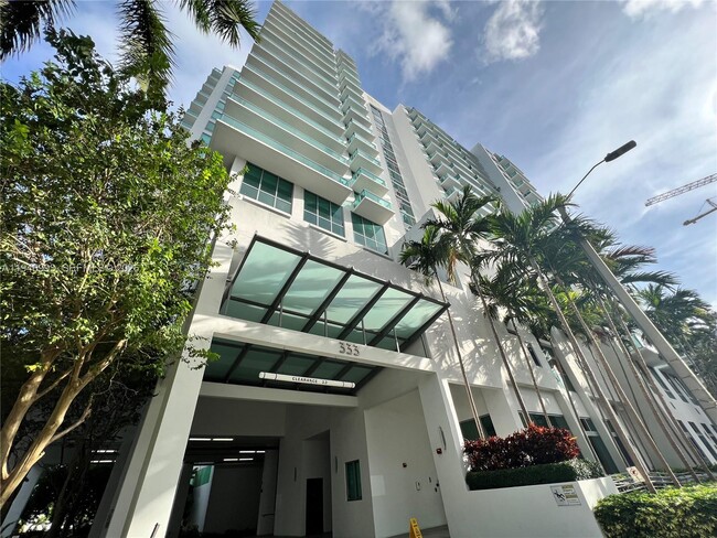 Building Photo - 333 NE 24th St