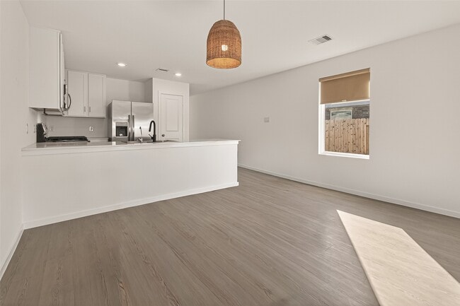 Building Photo - 6915 Lilac Vine Ln